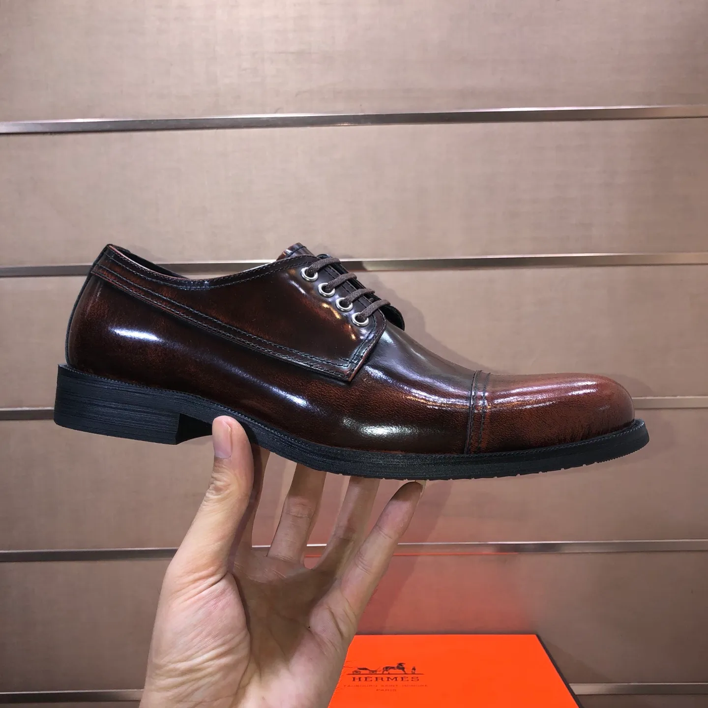 Men's Men's Shoes💰540💰[HERMES] (cowhide lining)🍀Italian top luxury🍀He does not pursue novel styles and gorgeous colors, but attracts the favor of successful men with his flawless, elegant and classic style. Formal leather shoes This very comfortable, simple and stable style allows you to easily match any style! The pattern is absolutely 1:1 refined from the original case, and we strive for excellence in materials, imported cowhide + cowhide lining💪💪💪extraordinary texture👍! .Code number: 39-45 (45 customized)
